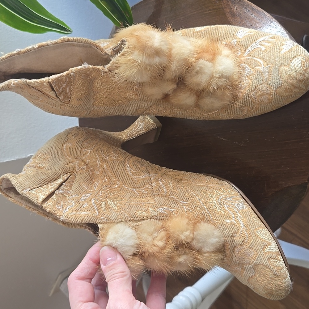 Baci Victorian Style " Daisy" Mink Pom Pon Heels